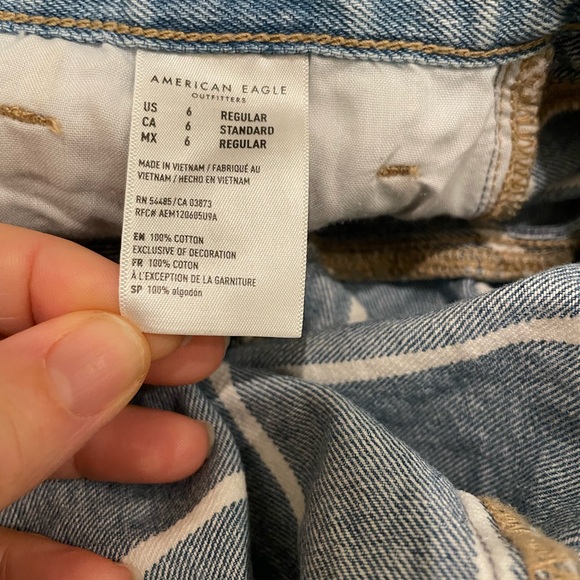 American Eagle blue Mom Jeans with white vertical stripes- size 6 - Picture 6 of 8